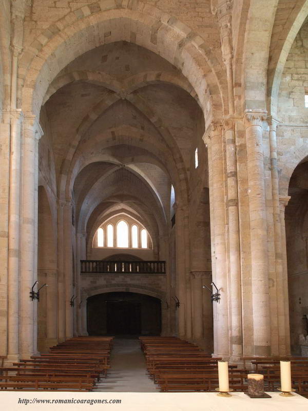 NAVE CENTRAL DESDE EL ALTAR MAYOR